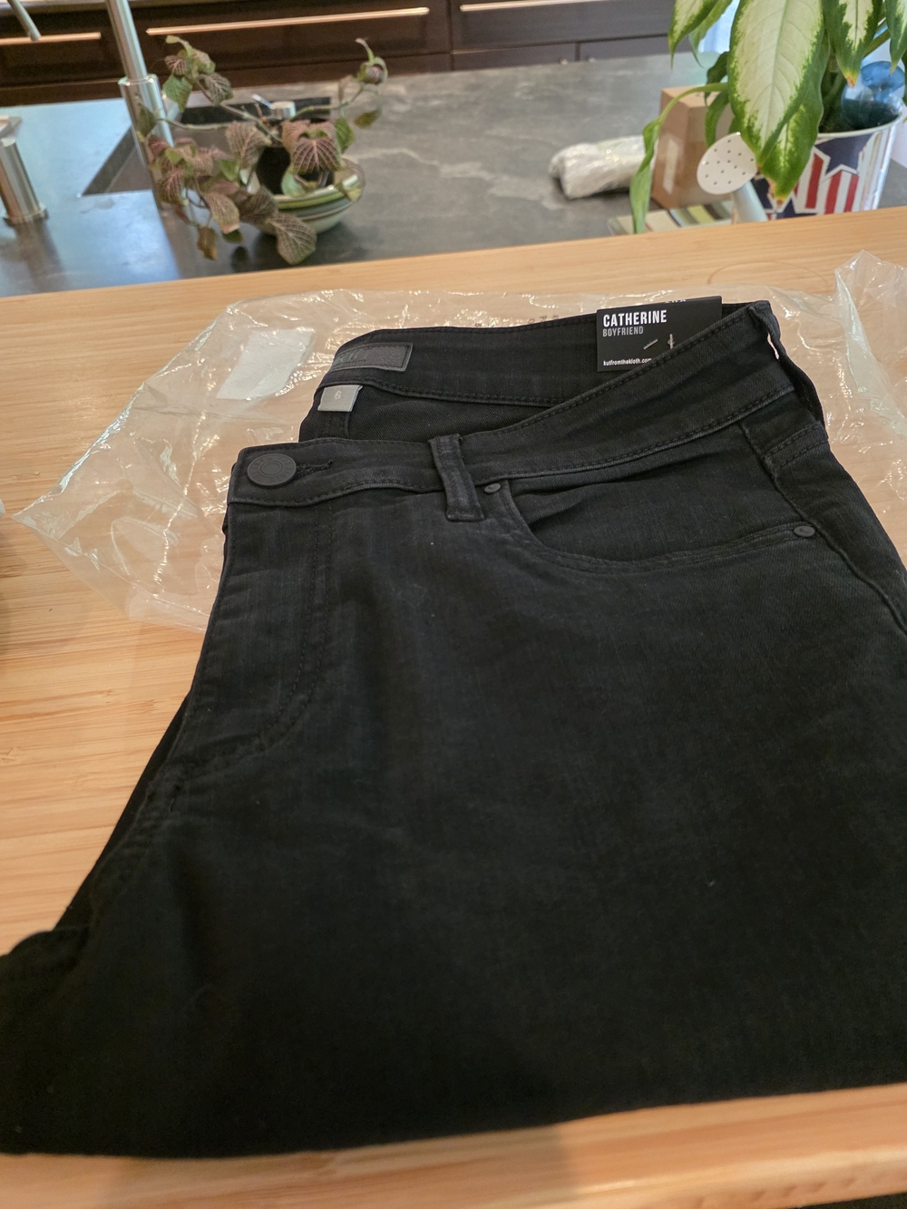 Kut from the Kloth Catherine Black Boyfriend Jeans NWT Size 6
